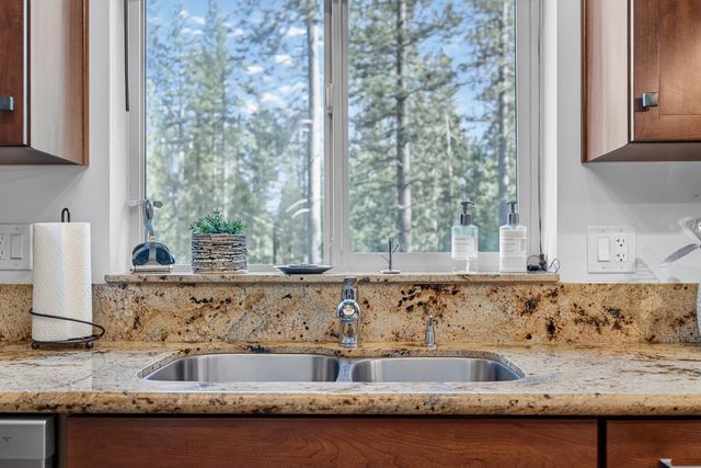 453 Blackbird Ln, Avery, CA 95224