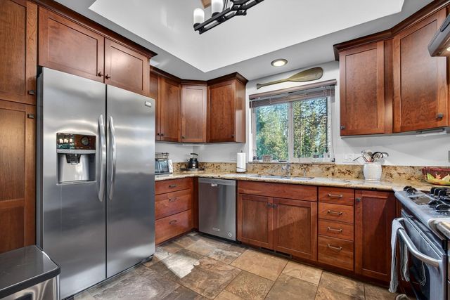 453 Blackbird Ln, Avery, CA 95224