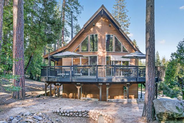 453 Blackbird Ln, Avery, CA 95224