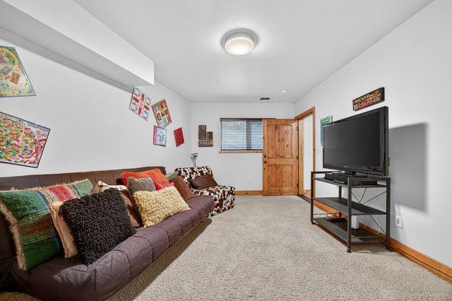453 Blackbird Ln, Avery, CA 95224