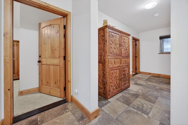 453 Blackbird Ln, Avery, CA 95224