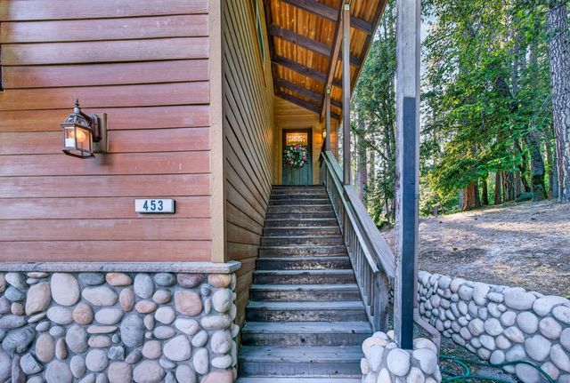 453 Blackbird Ln, Avery, CA 95224