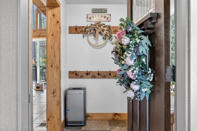 453 Blackbird Ln, Avery, CA 95224