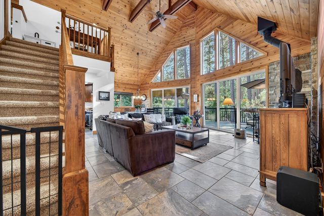 453 Blackbird Ln, Avery, CA 95224