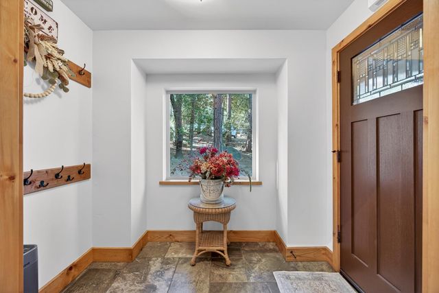 453 Blackbird Ln, Avery, CA 95224