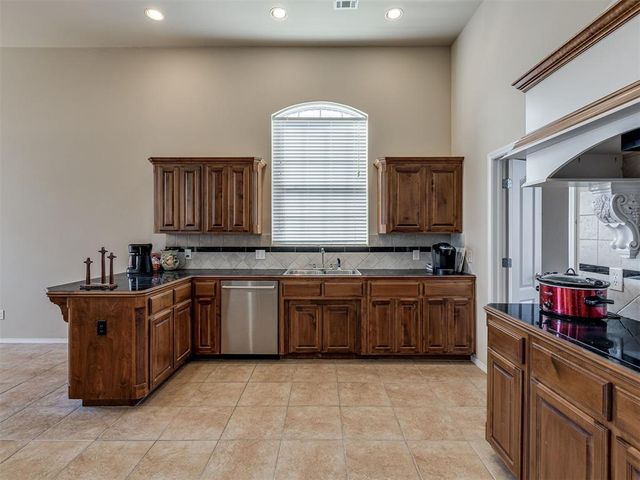 8832 NW 121st Ter, Oklahoma City, OK 73162