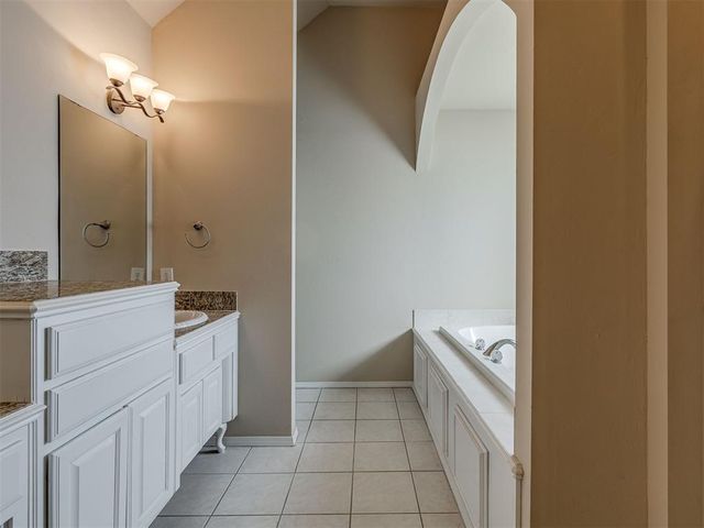 8832 NW 121st Ter, Oklahoma City, OK 73162