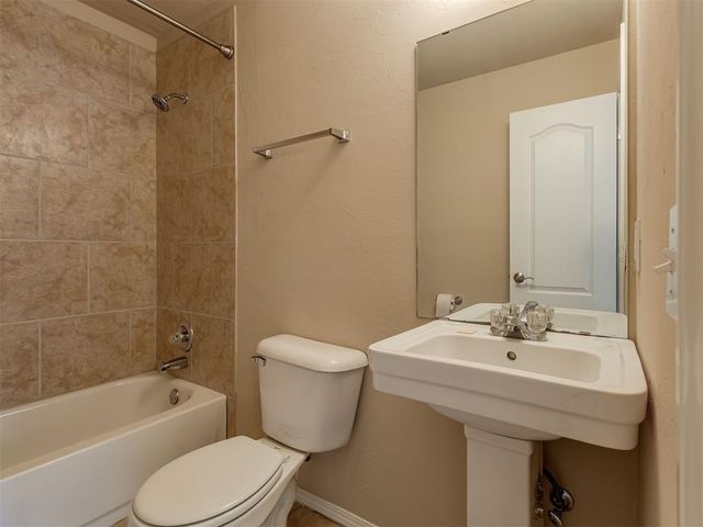 8832 NW 121st Ter, Oklahoma City, OK 73162