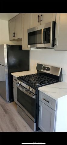 700 W La Veta E4, Orange, CA 92868
