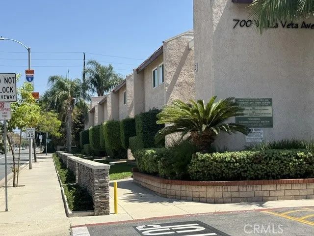 700 W La Veta E4, Orange, CA 92868