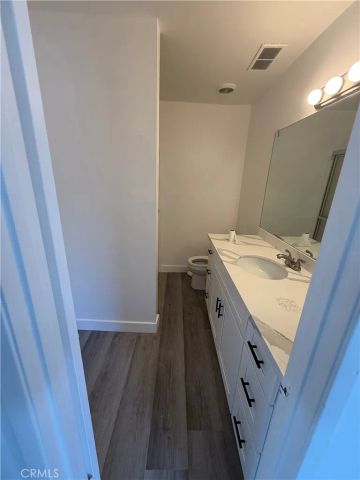 700 W La Veta E4, Orange, CA 92868
