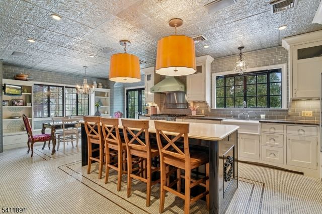 20 Barnsdale Rd, Millburn Twp., NJ 07078