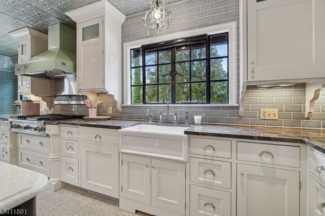 20 Barnsdale Rd, Millburn Twp., NJ 07078