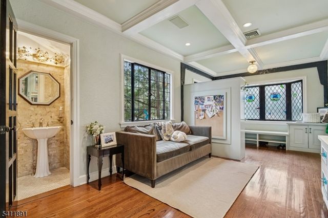 20 Barnsdale Rd, Millburn Twp., NJ 07078