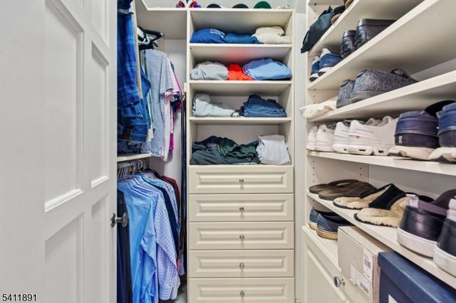 20 Barnsdale Rd, Millburn Twp., NJ 07078