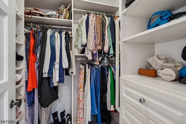 20 Barnsdale Rd, Millburn Twp., NJ 07078