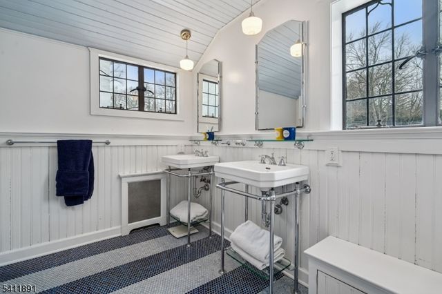 20 Barnsdale Rd, Millburn Twp., NJ 07078