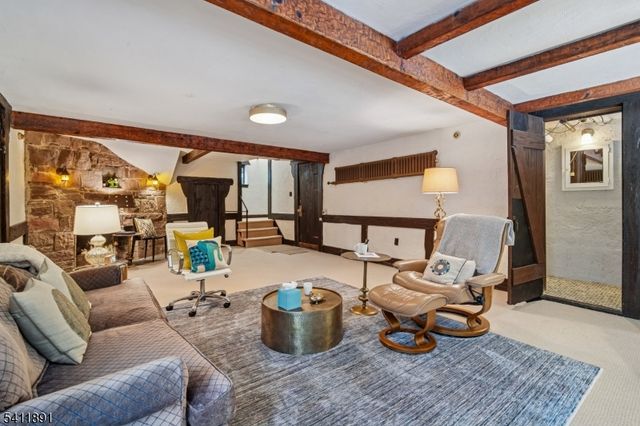 20 Barnsdale Rd, Millburn Twp., NJ 07078