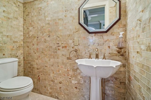 20 Barnsdale Rd, Millburn Twp., NJ 07078