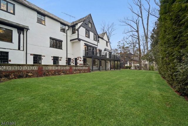 20 Barnsdale Rd, Millburn Twp., NJ 07078