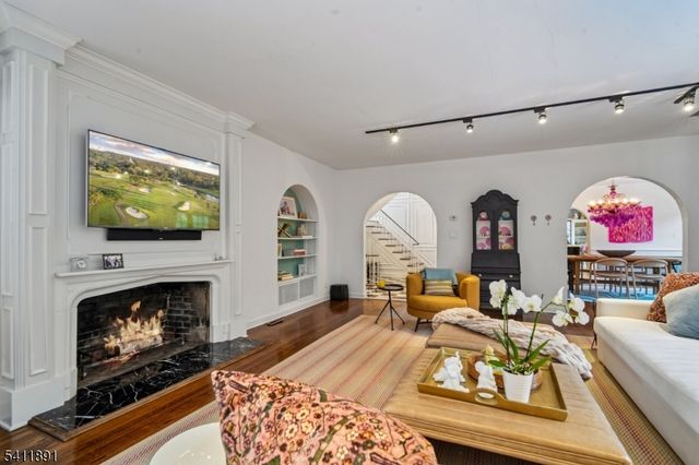 20 Barnsdale Rd, Millburn Twp., NJ 07078