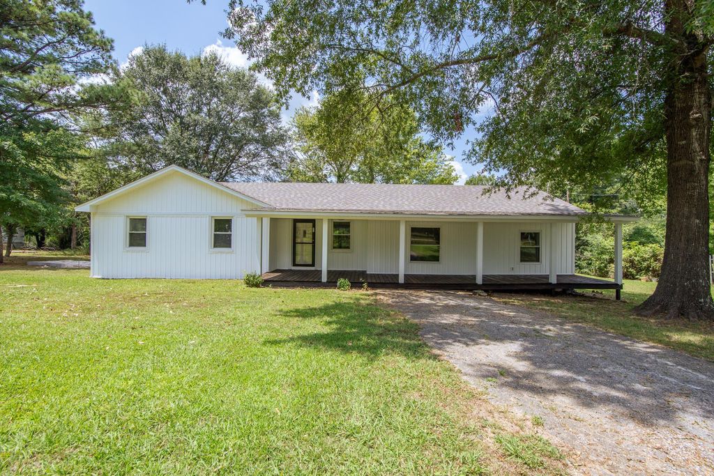 7073 S 22 HWY, Michie, TN 38357