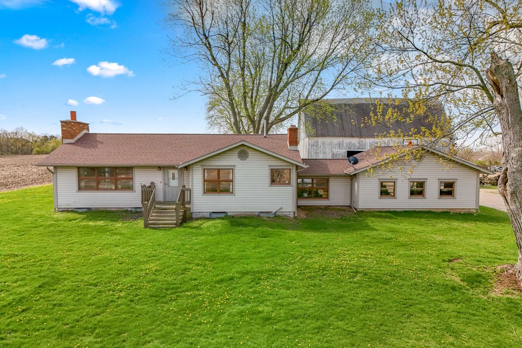 2871 W Bacon Road, Hillsdale Twp, MI 49242
