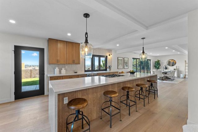 5777 Desert View Drive, La Jolla, CA 92037