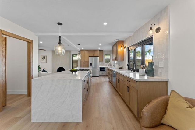 5777 Desert View Drive, La Jolla, CA 92037