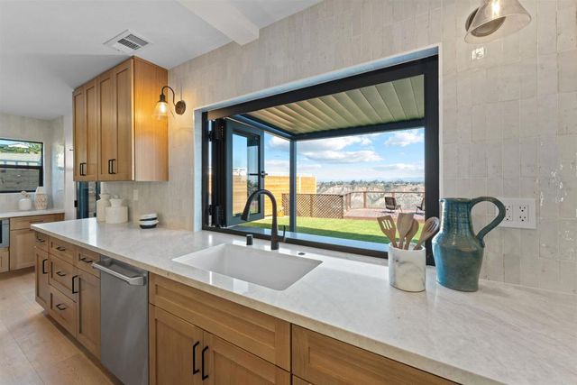 5777 Desert View Drive, La Jolla, CA 92037