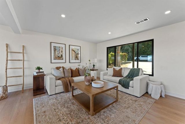 5777 Desert View Drive, La Jolla, CA 92037