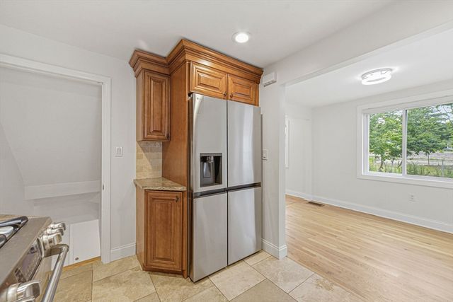 54-A Bay State Rd, Quincy, MA 02171