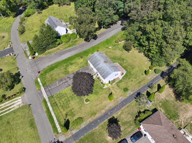 35 Crofut Road, Naugatuck, CT 06770
