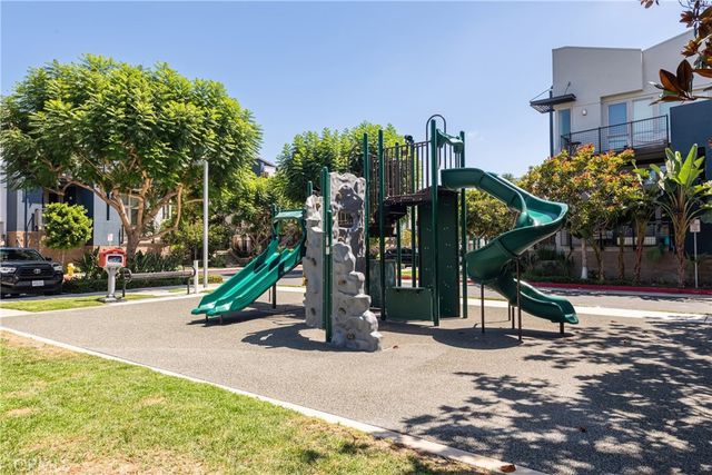 5511 W 149 Place 9, Hawthorne, CA 90250