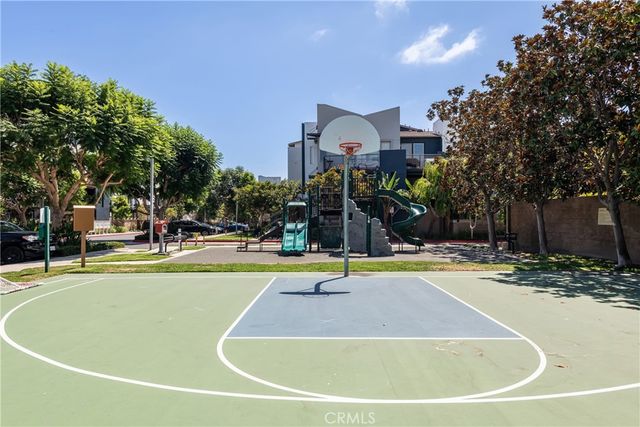 5511 W 149 Place 9, Hawthorne, CA 90250