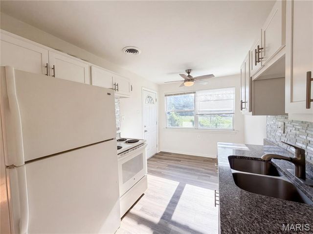1136 Burch Lane, St Louis, MO 63130