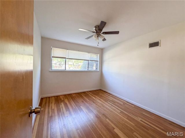 1136 Burch Lane, St Louis, MO 63130