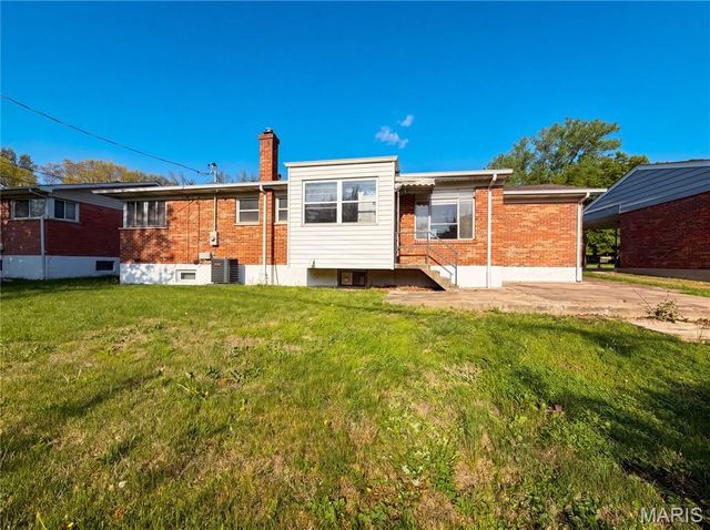 1136 Burch Lane, St Louis, MO 63130