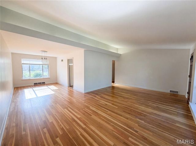1136 Burch Lane, St Louis, MO 63130