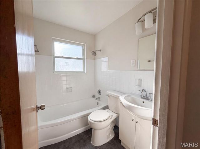 1136 Burch Lane, St Louis, MO 63130