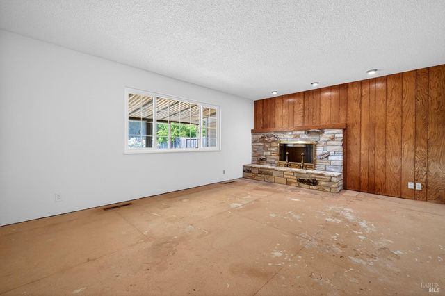 5035 Boulder Ln, Santa Rosa, CA 95405