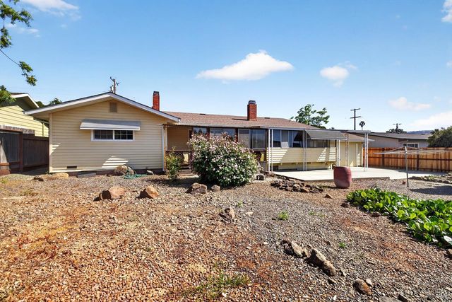 5035 Boulder Ln, Santa Rosa, CA 95405