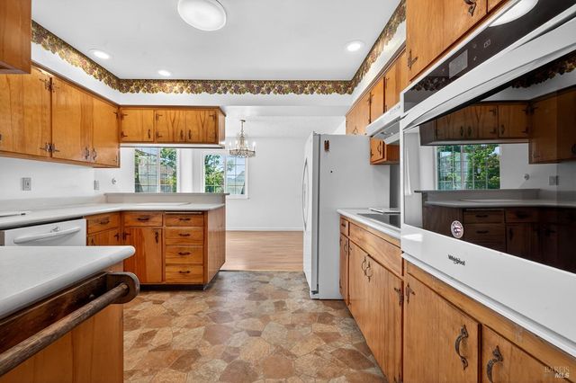 5035 Boulder Ln, Santa Rosa, CA 95405