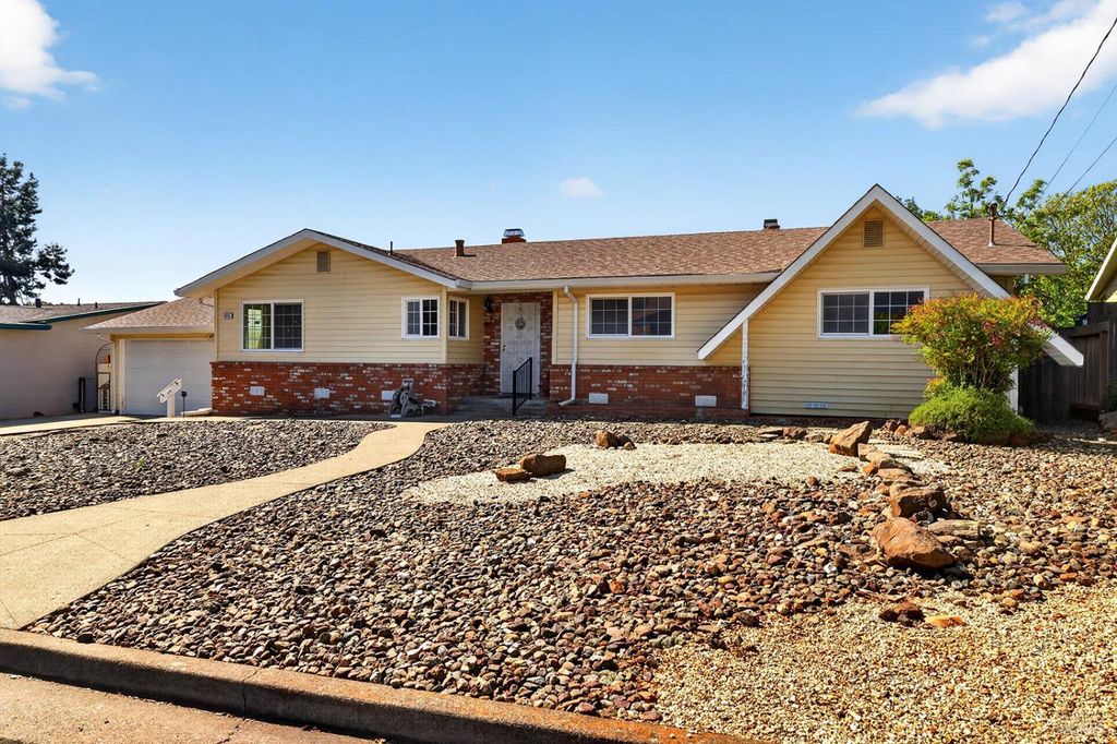 5035 Boulder Ln, Santa Rosa, CA 95405