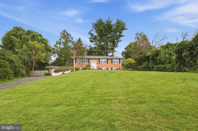 1036 CARPER ST, Mclean, VA 22101