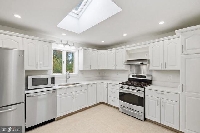 1036 CARPER ST, Mclean, VA 22101