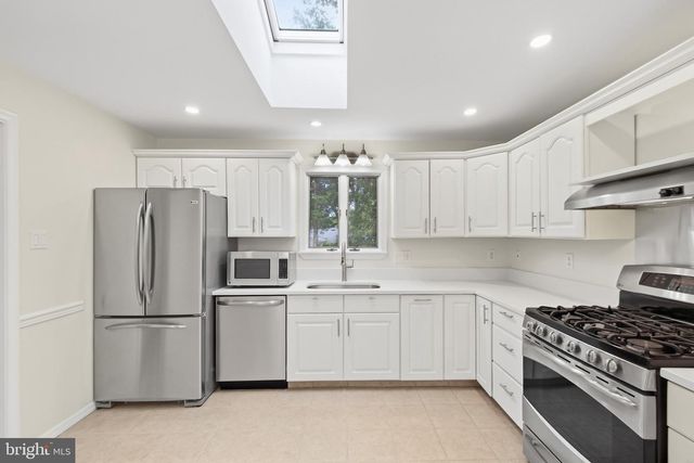 1036 CARPER ST, Mclean, VA 22101