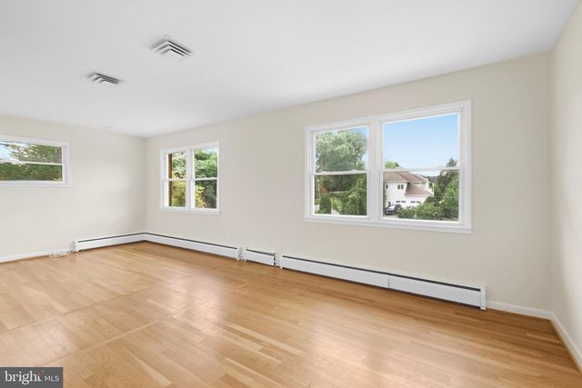 1036 CARPER ST, Mclean, VA 22101