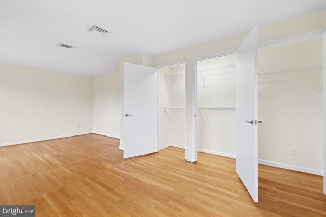 1036 CARPER ST, Mclean, VA 22101