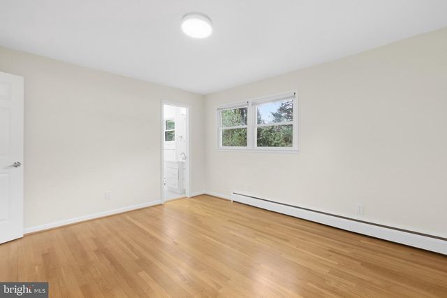 1036 CARPER ST, Mclean, VA 22101